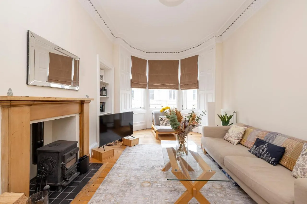 Tasteful 1-Bedroom Apartment Near Edinburgh Meadows 0*,