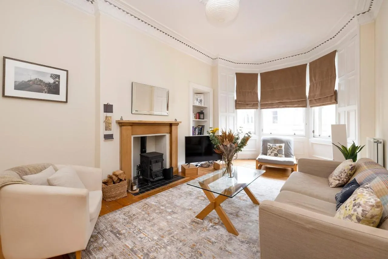Tasteful 1-Bedroom Apartment Near Edinburgh Meadows