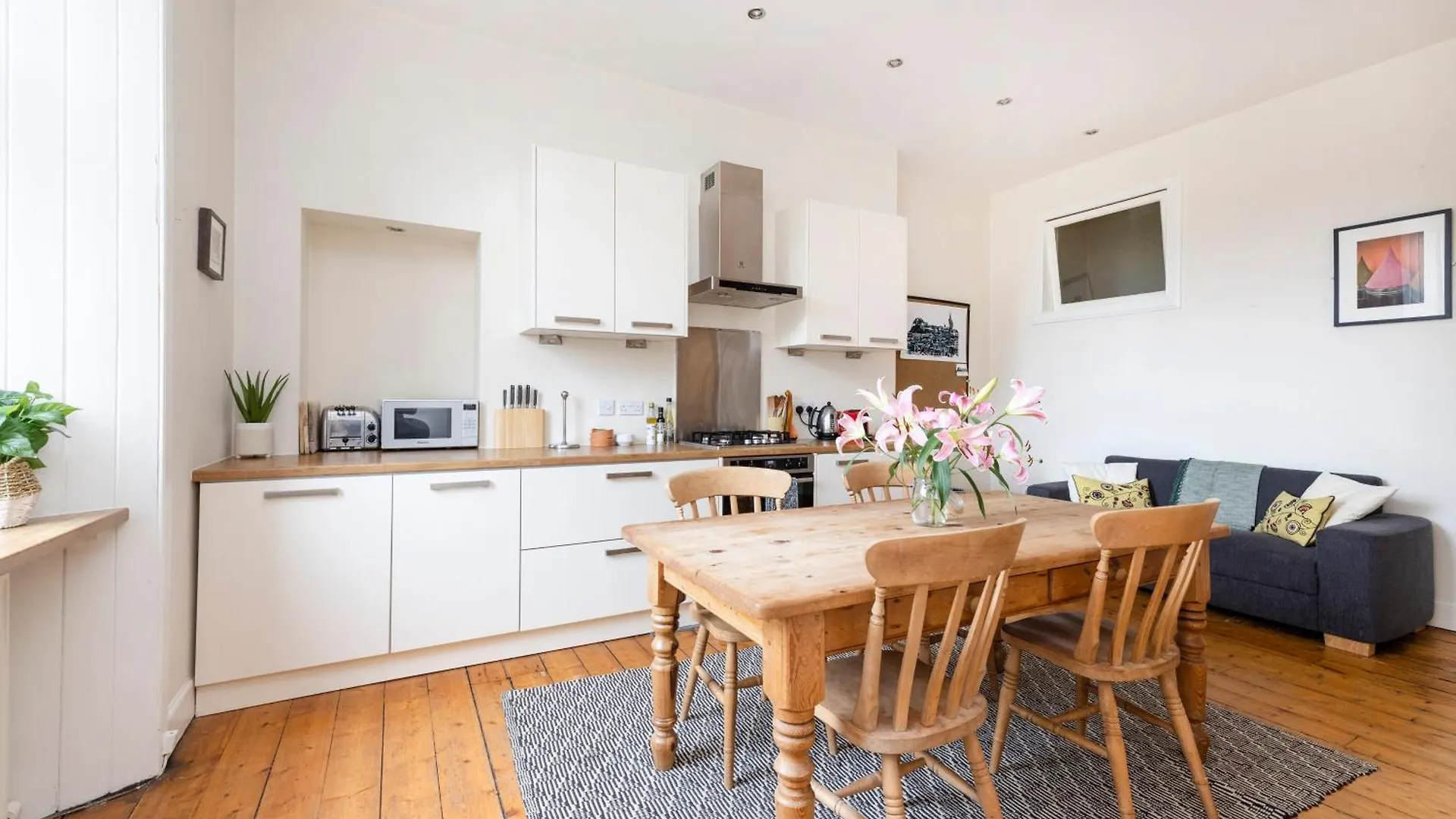 Tasteful 1-Bedroom Apartment Near Edinburgh Meadows
