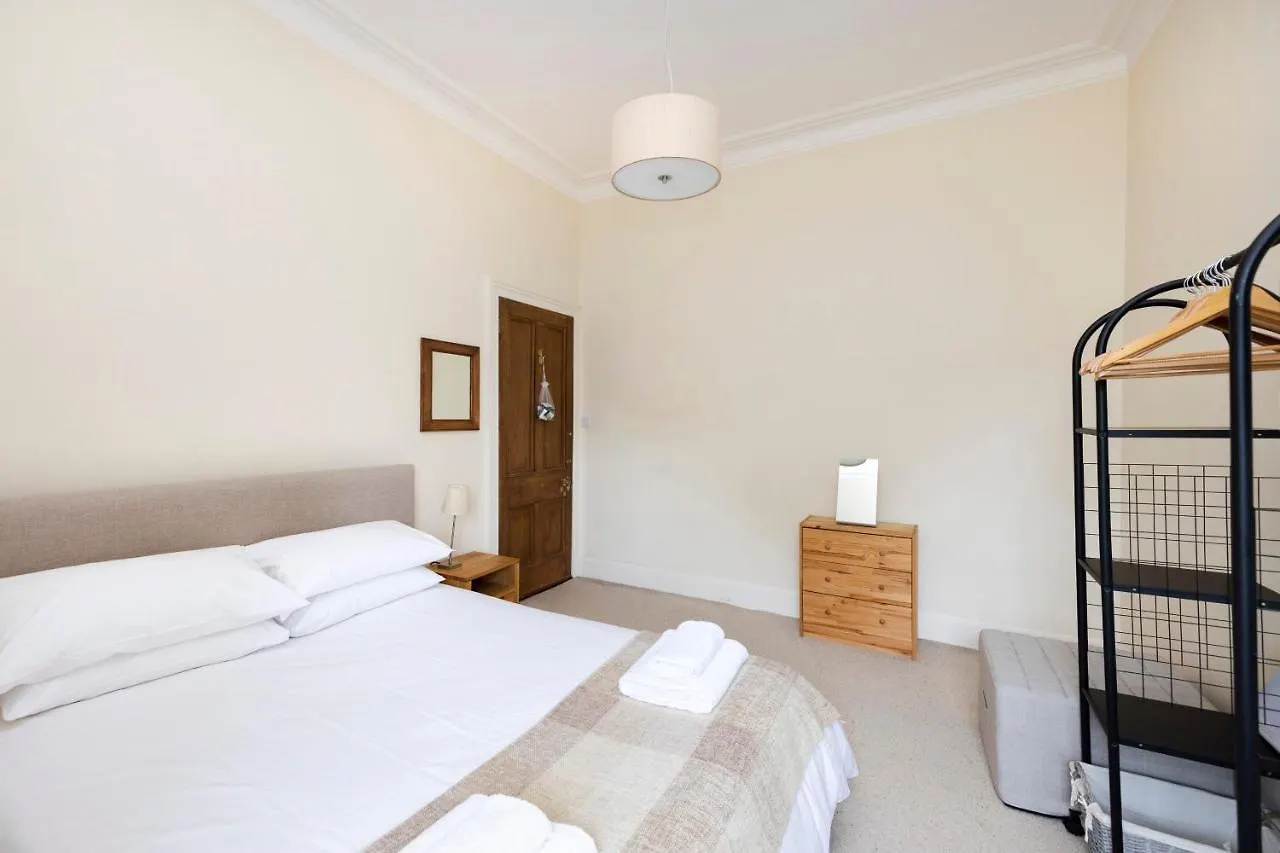 Tasteful 1-Bedroom Apartment Near Edinburgh Meadows